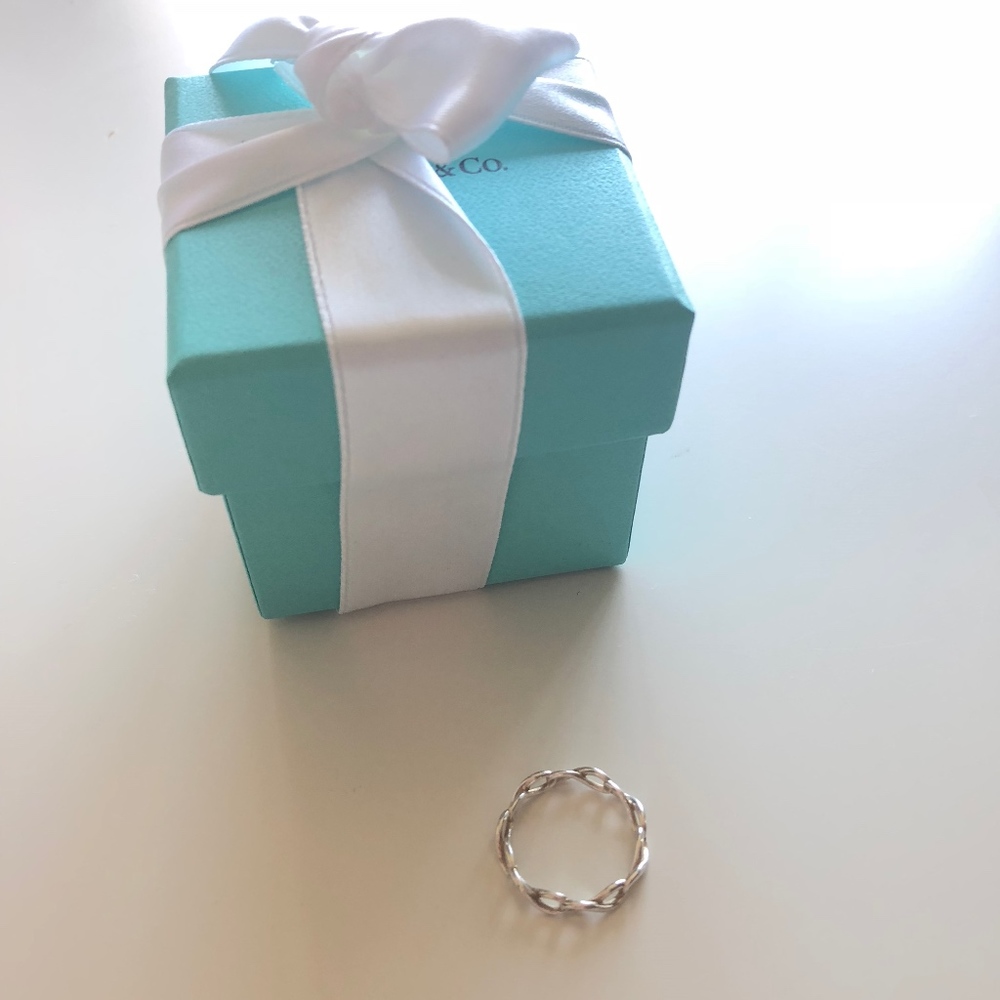 NEW Tiffany & Co. INFINITY Narrow Band Ring Size 6